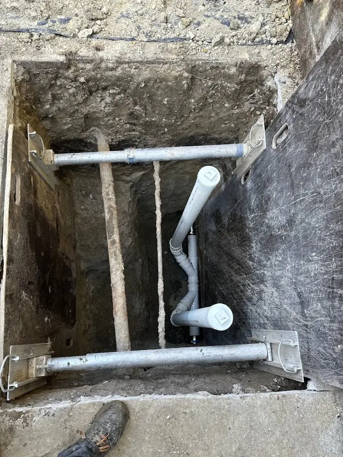 Experienced plumber completing Drain Cleaning work in West Bradenton